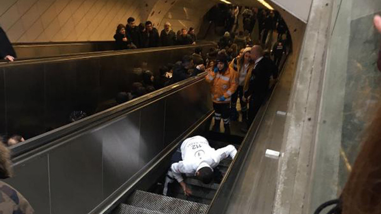 Metro istasyonunda yürüyen merdiven çöktü