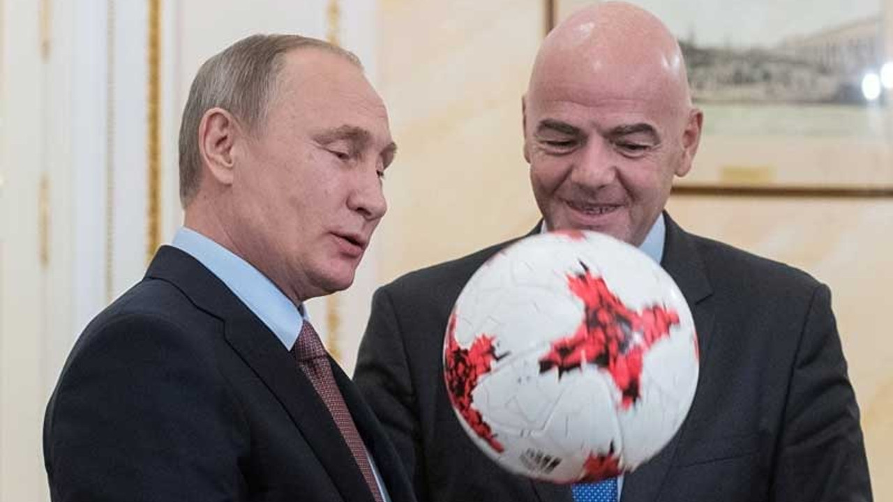 Putin ve Infantino futbol oynadılar