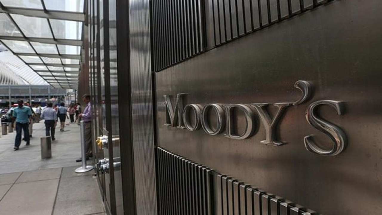 Moody's Türkiye'nin kredi notunu düşürdü