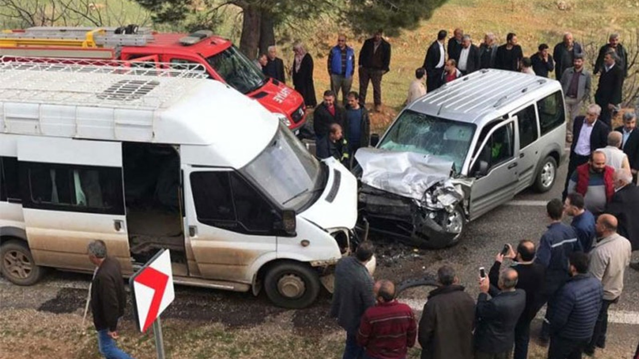 İşçi servisi kaza yaptı: 14 yaralı