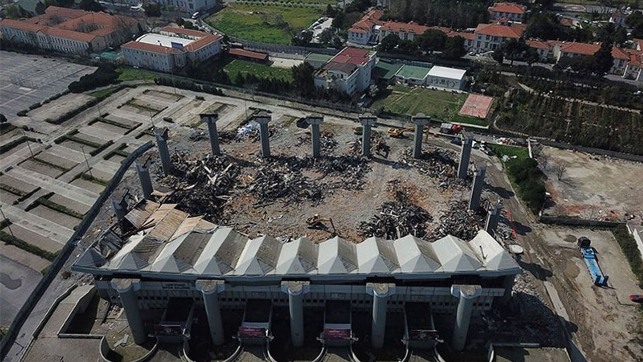 Abdi İpekçi'de asbest tehlikesine rağmen yıkım sürüyor