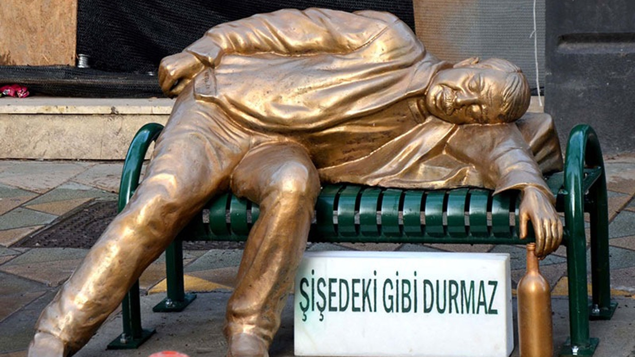 Eskişehir Belediyesi'nden 'sarhoş adam heykeli'