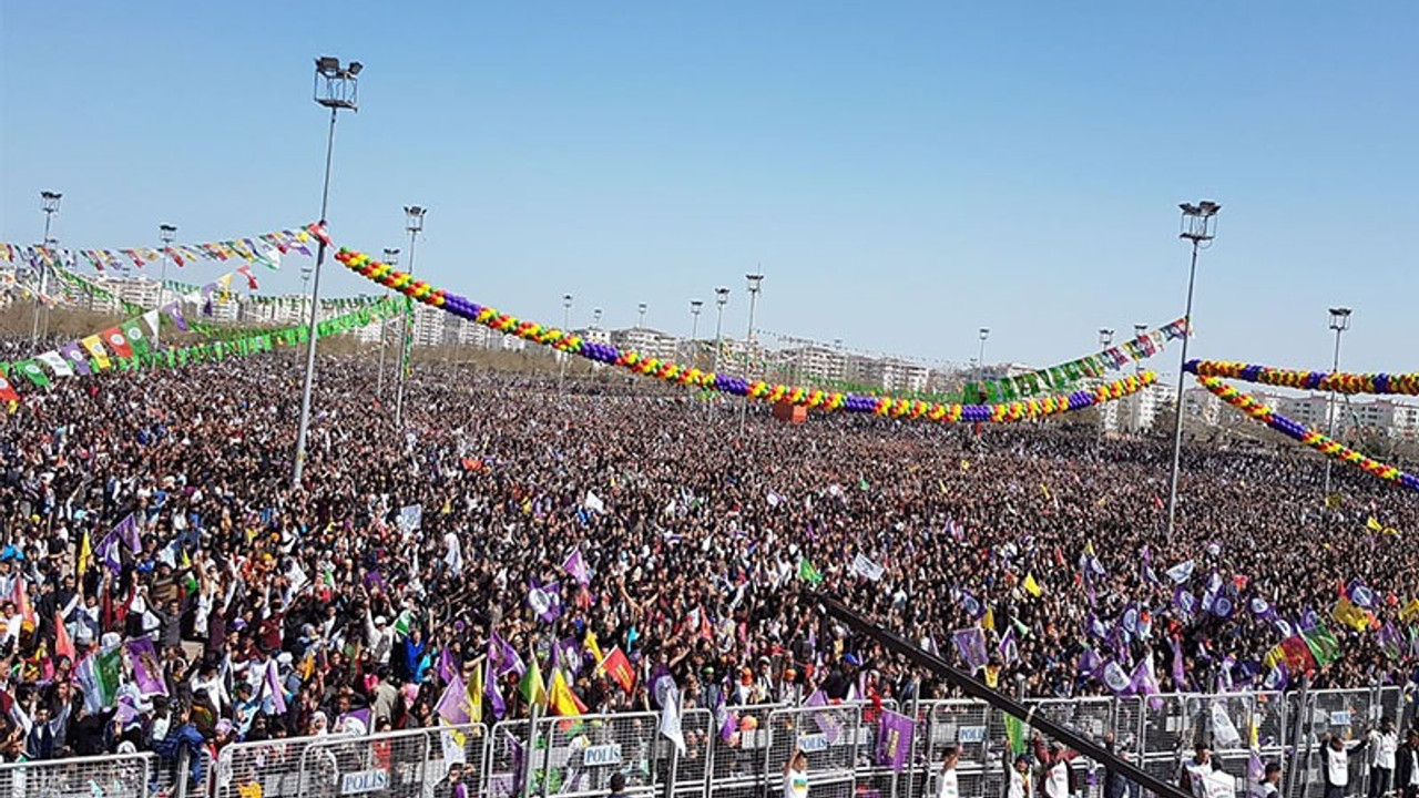 Diyarbakır'da yüz binler Newroz alanında