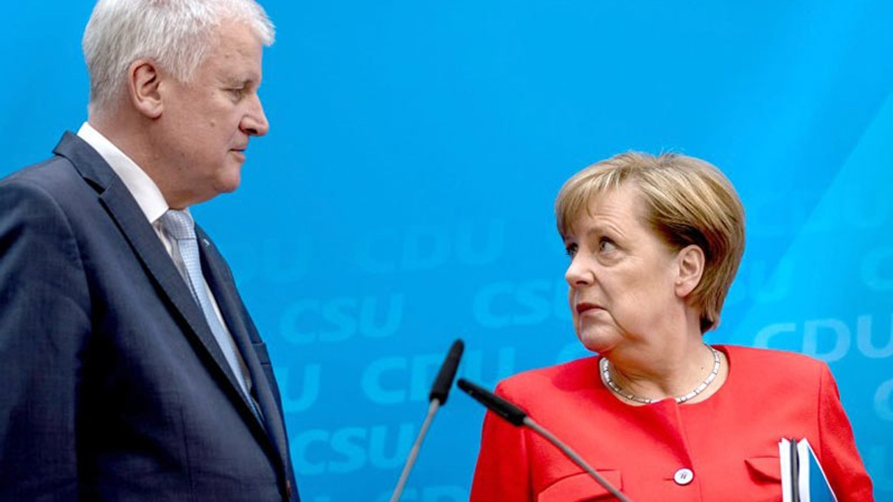 Seehofer: Merkel'e kızgınım