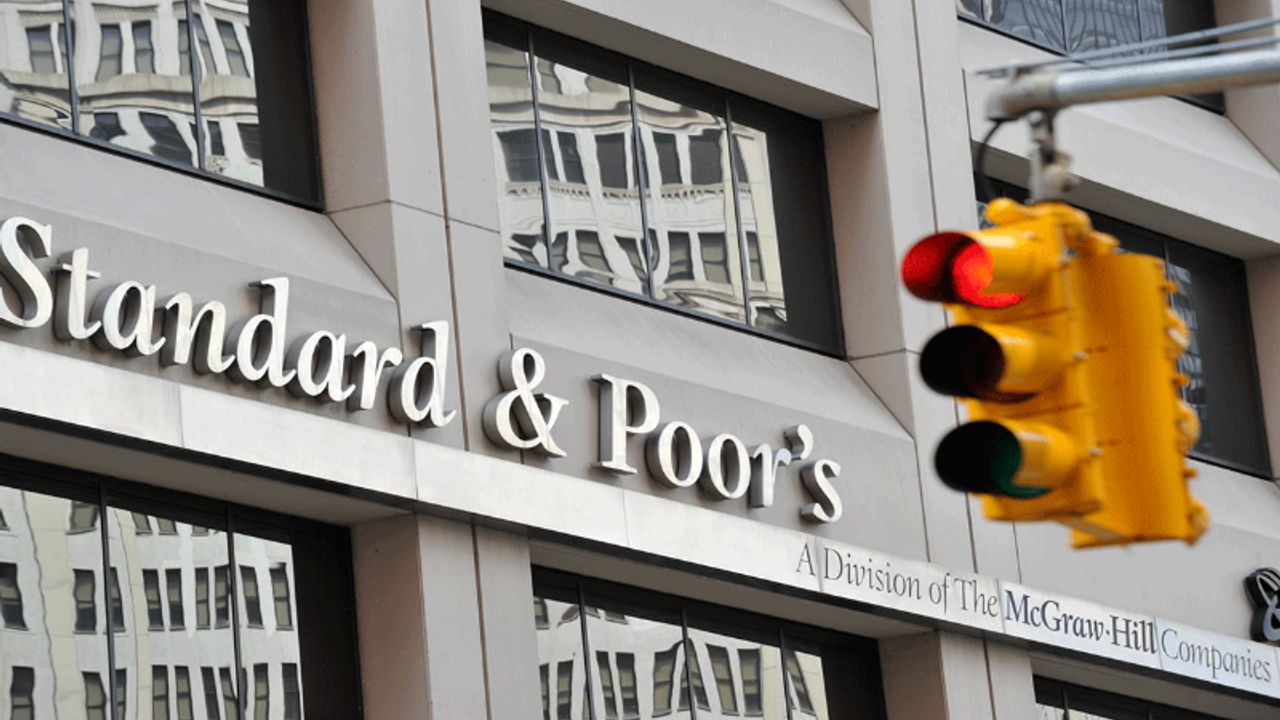 S&P, ülke notu grubunu işten çıkardı