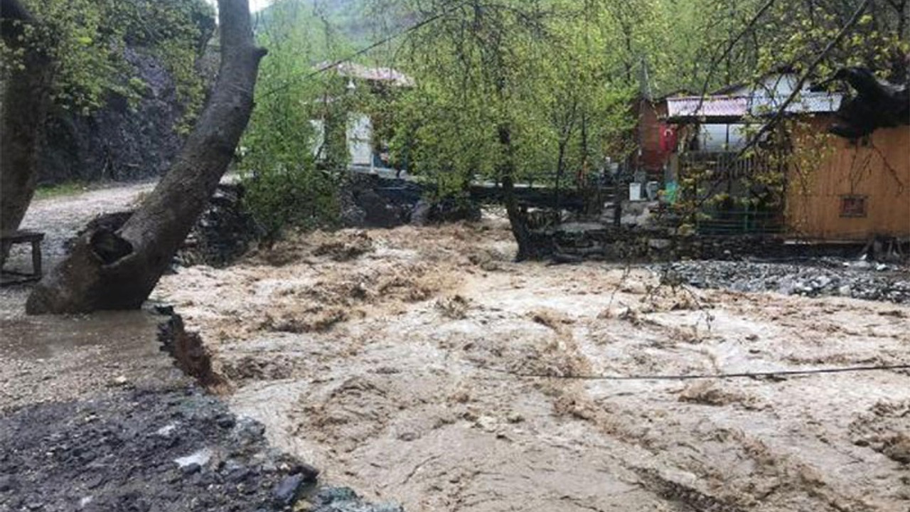 Yahyalı'yı sel ve heyelan vurdu