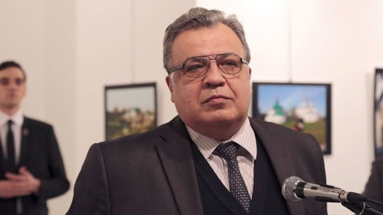 Karlov suikastında 8 kişiye yakalama kararı