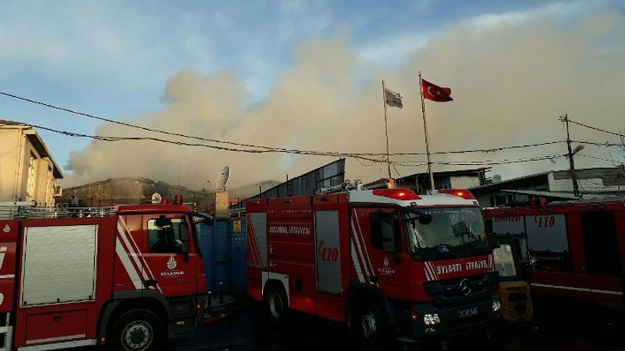 Eyüp Sultan'da fabrika yandı