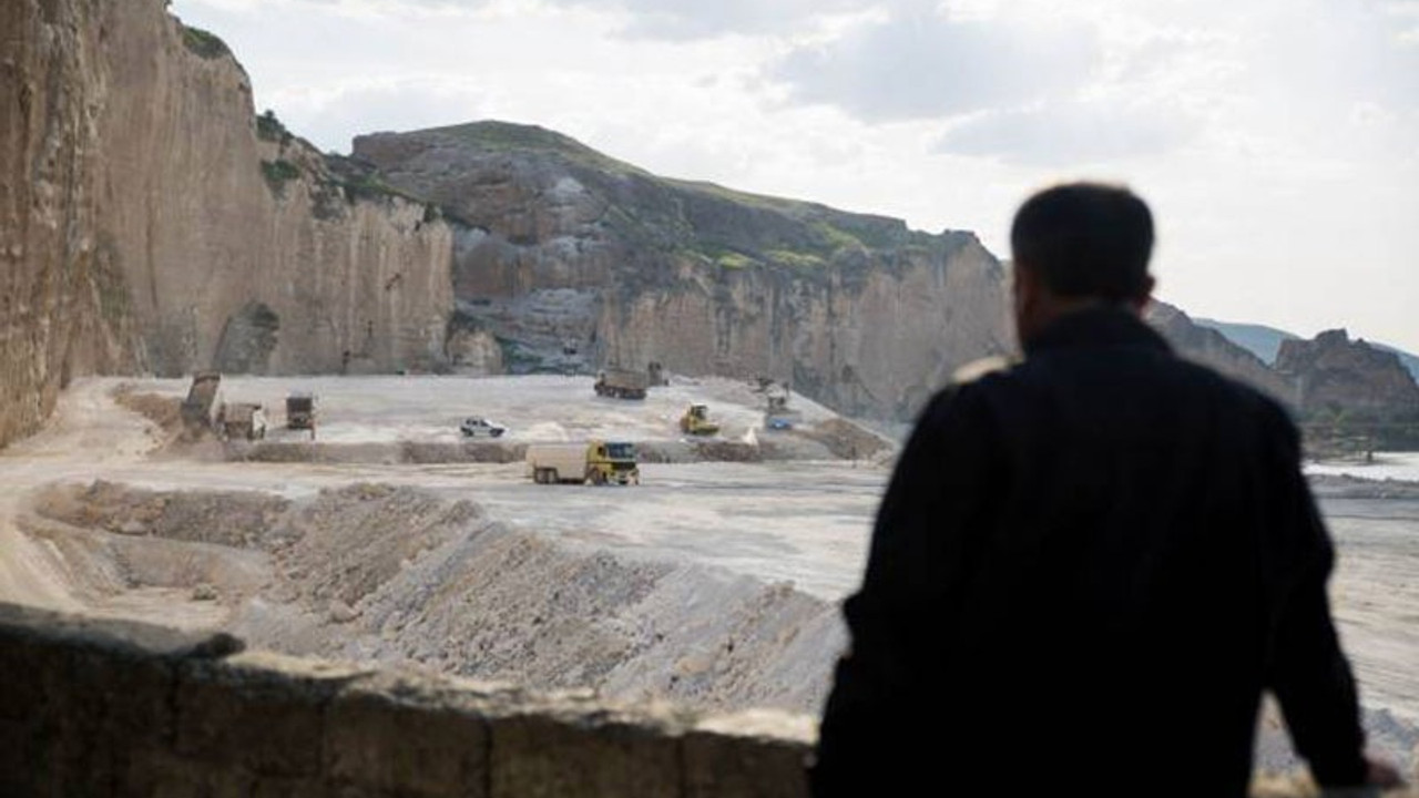 Hasankeyf'in üzerine toprak döktüler