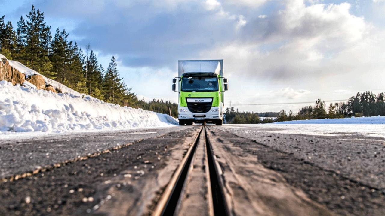 Dünyanın ilk elektrikli yolu İsveç'te açıldı