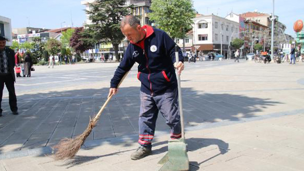 Kontörü olmayan işçi bulduğu altın ve para dolu çantayı polise verdi