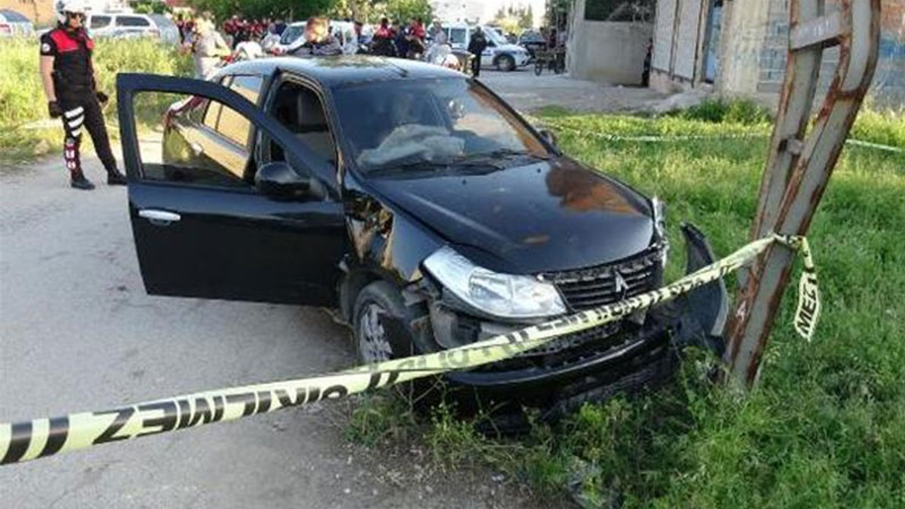 Polis araca ateş açtı: 2 yaralı