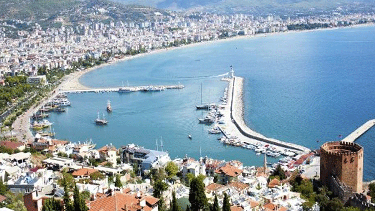 Antalya'ya gelen turist yüzde 27 azaldı