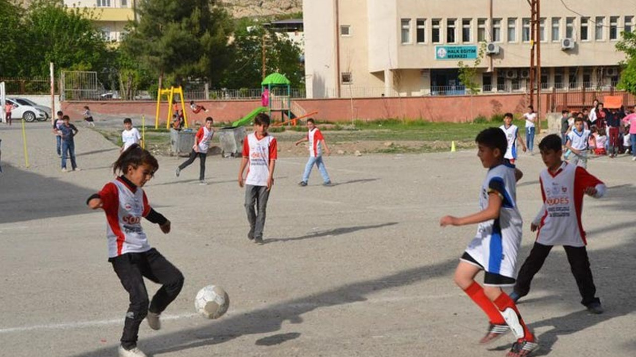 Diyarbakır'ın 'kız Messi'si şampiyon oldu