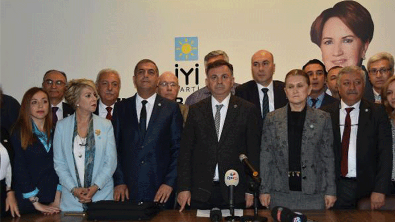 İYİ Parti İzmir il başkanı ve 19 yönetici istifa etti