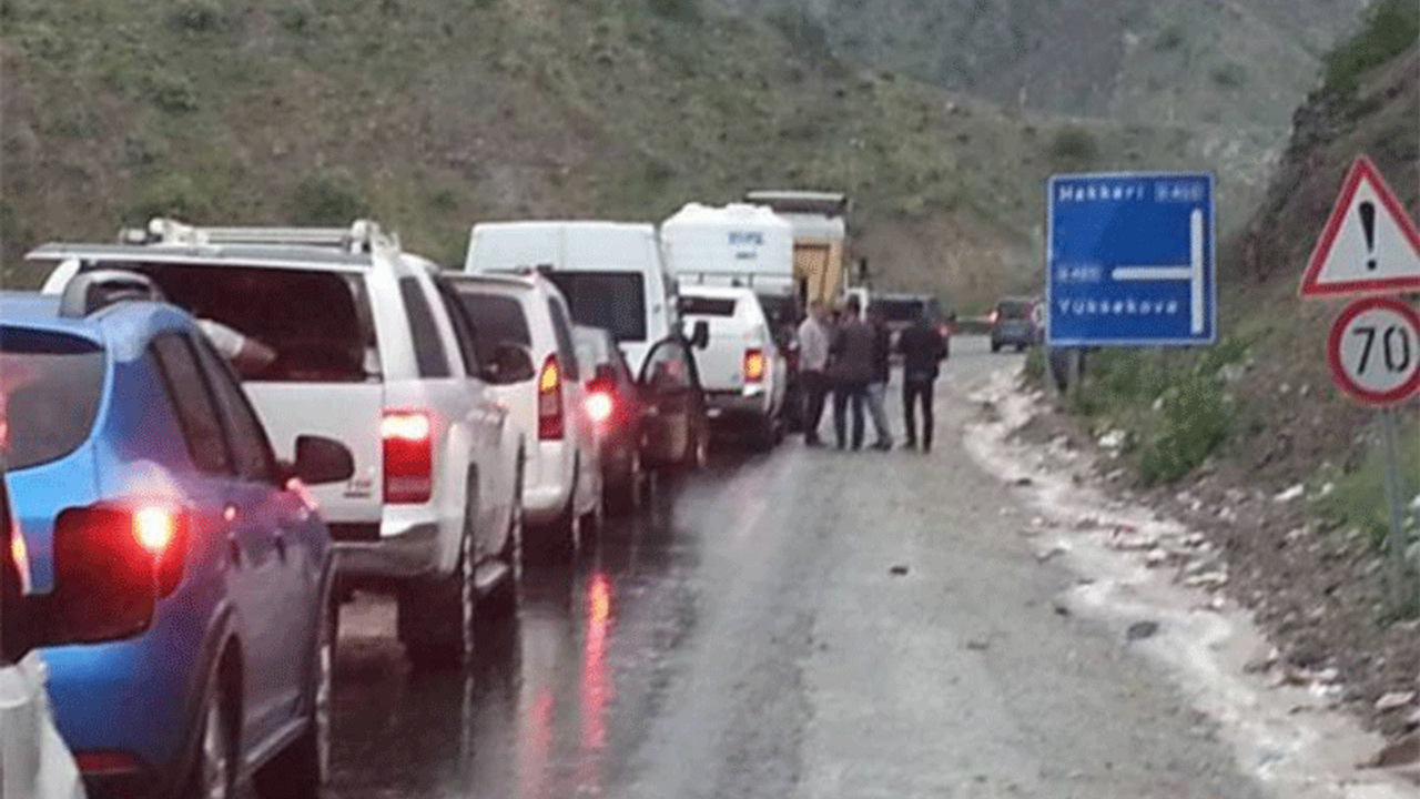 Arama noktaları nedeniyle 45 dakikalık yol 6 saate çıktı