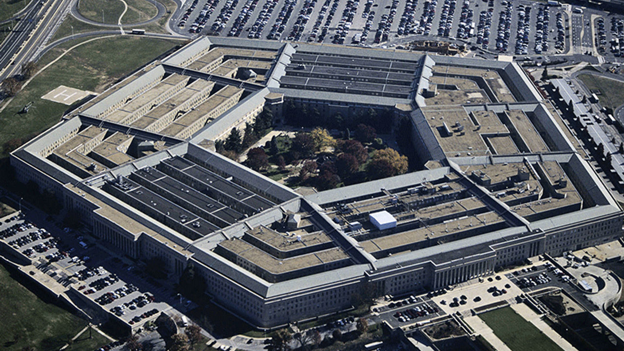 Pentagon'dan Çinli akıllı telefon satışına yasak