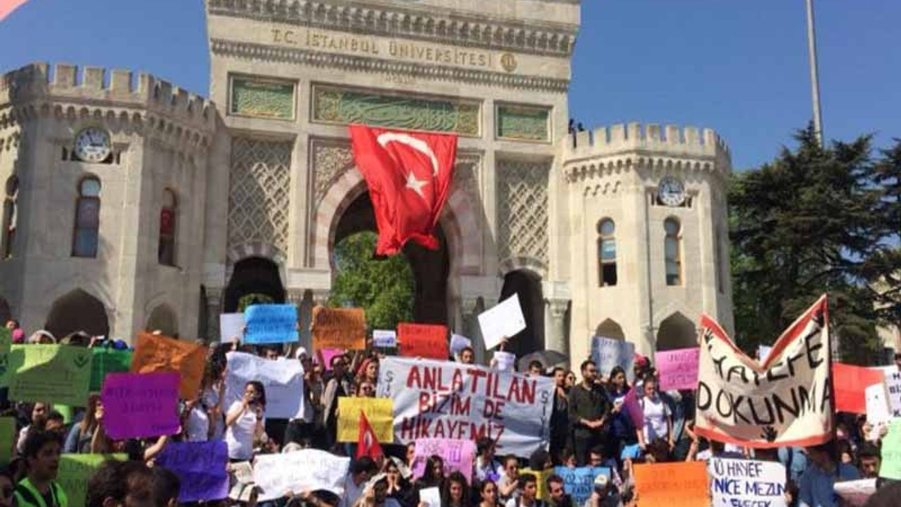 Üniversiteleri bölen yasa tasarısı şimdilik ertelendi