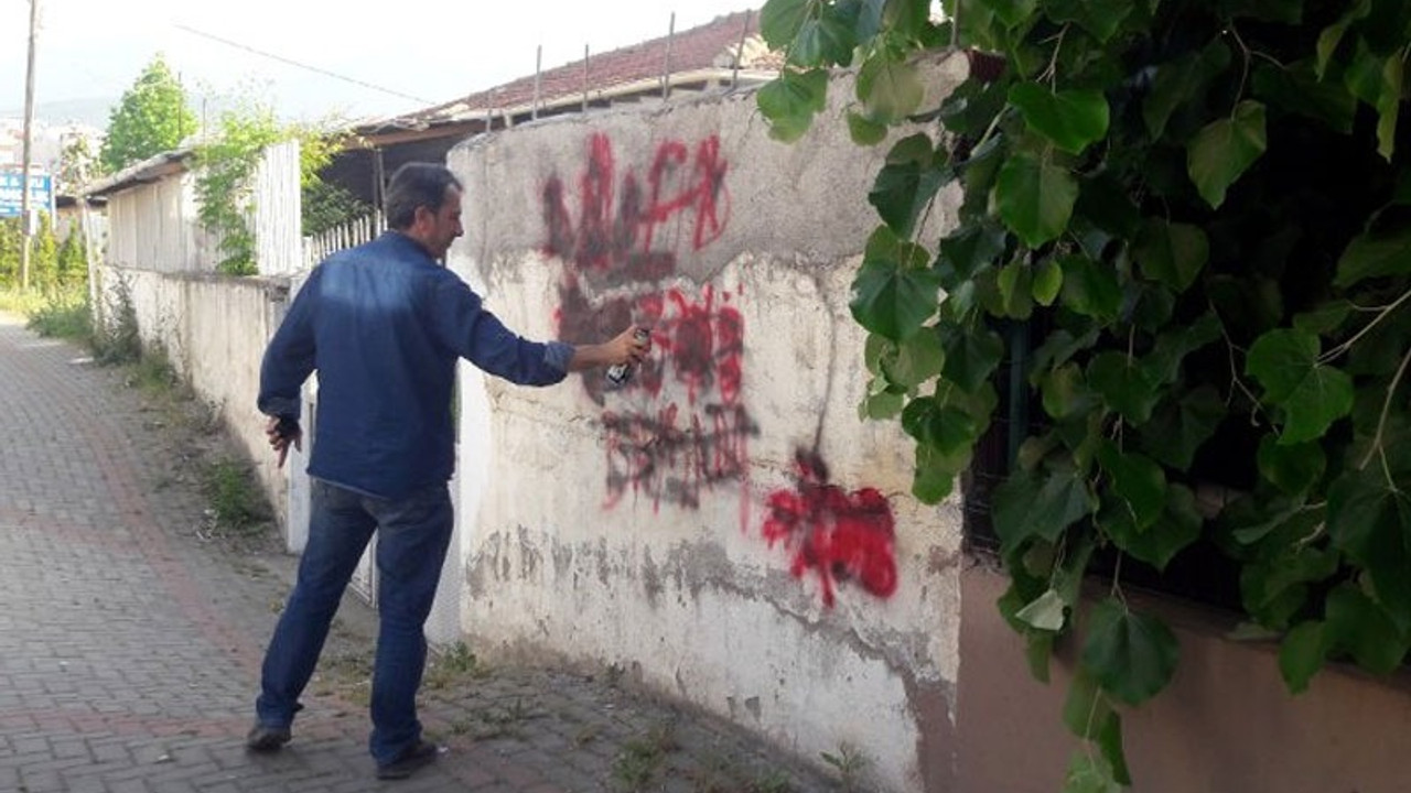 Bursa'da cemevini ırkçı saldırı