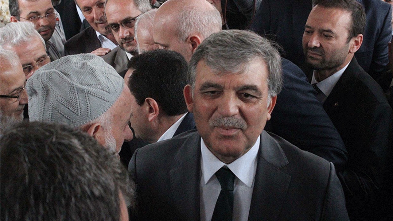 Abdullah Gül'e sözlü saldırı: Reisime hainlik yaptın