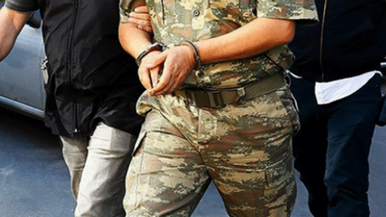 'FETÖ davalarının' güvenliğini sağlıyordu, 'FETÖ'den gözaltında