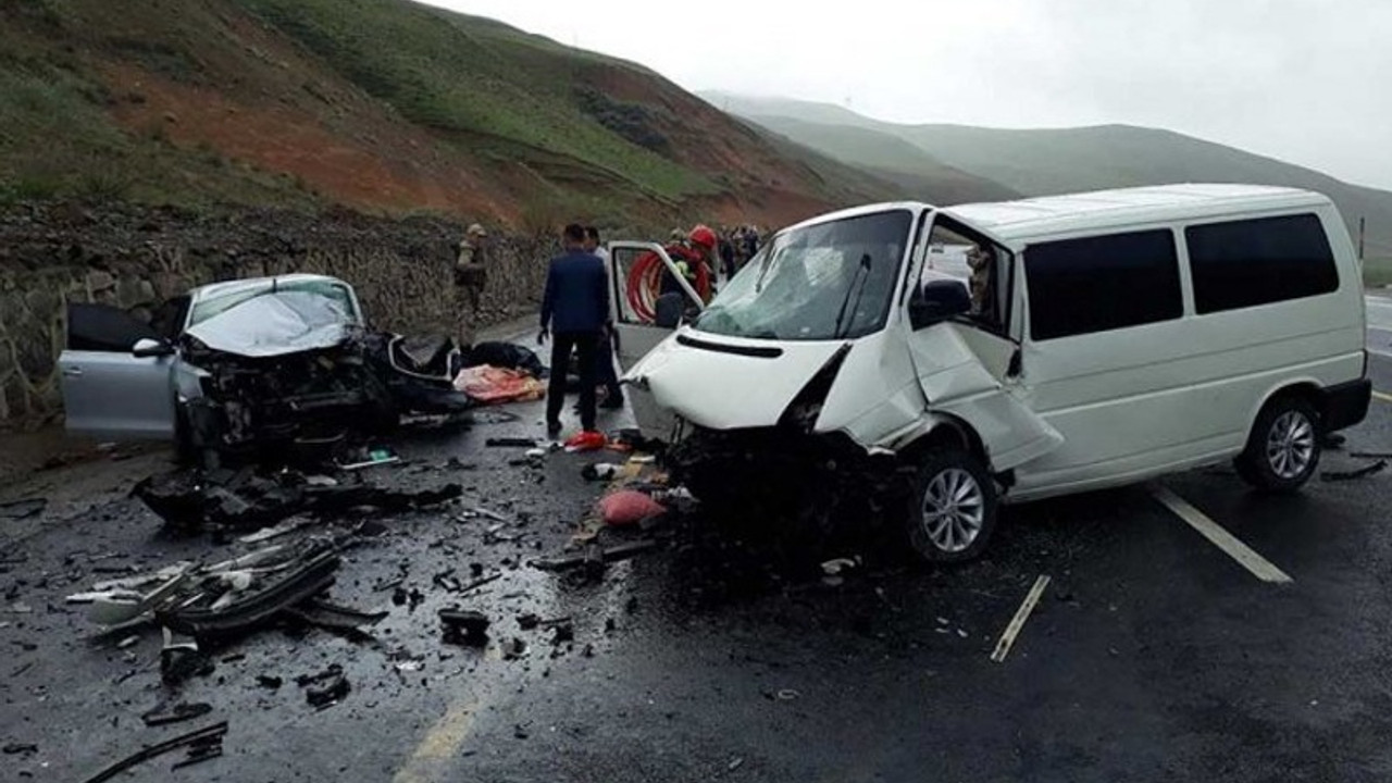 Erzurum'da kaza: 1'i çocuk 5 ölü