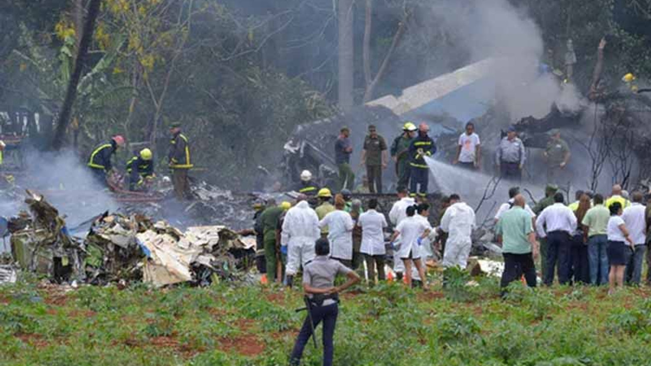 Küba'da yolcu uçağı düştü: 110 ölü