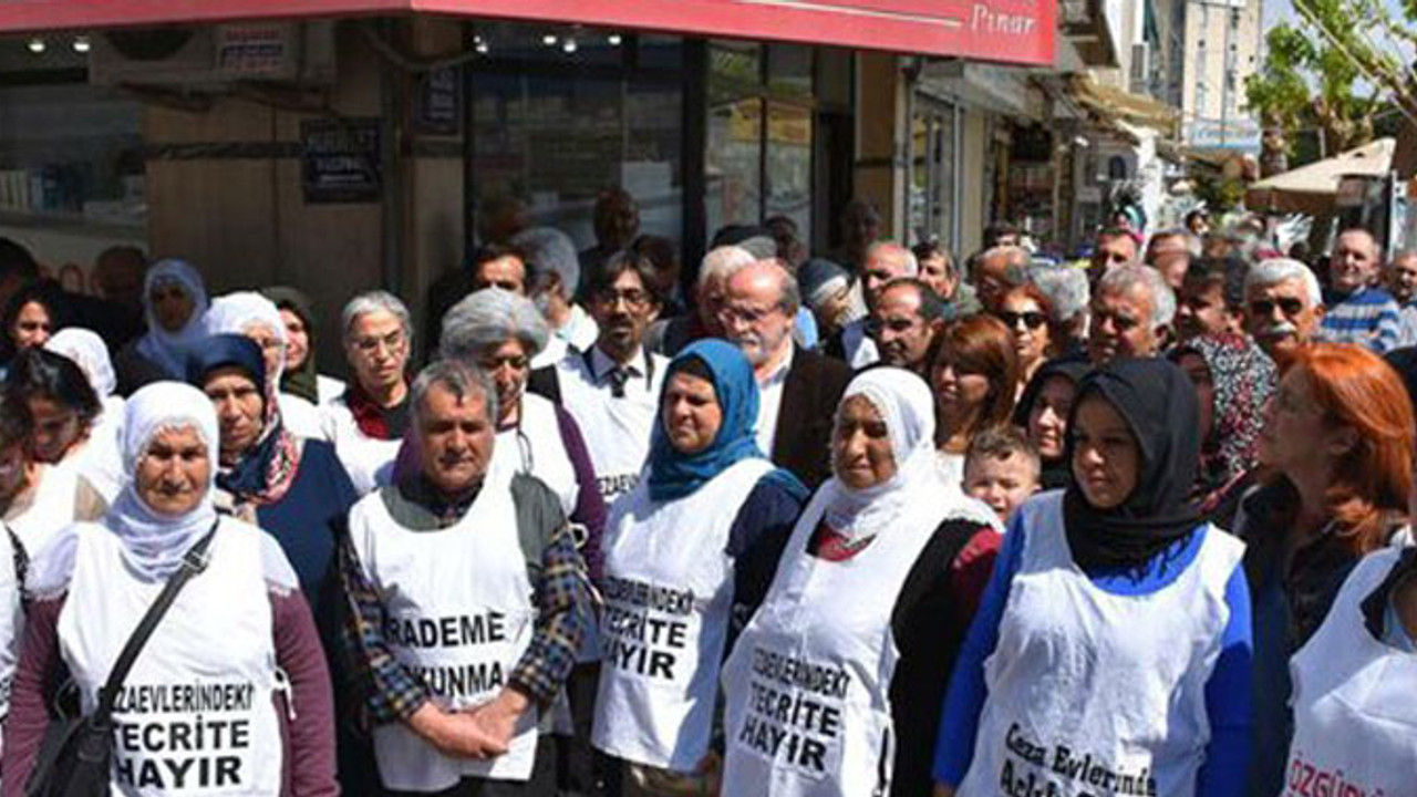 İzmir’de aileler açlık grevinde