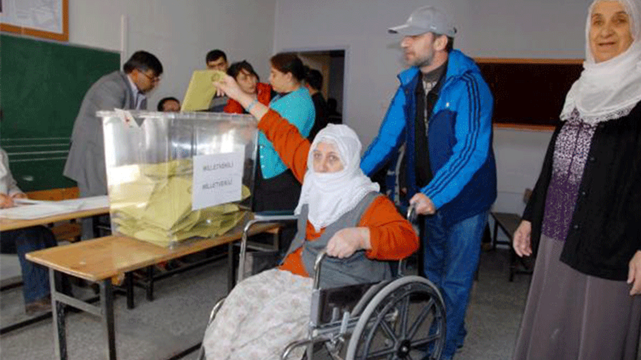 YSK'nin 3 üyesi: Soyut gerekçelerle sandık taşınamaz