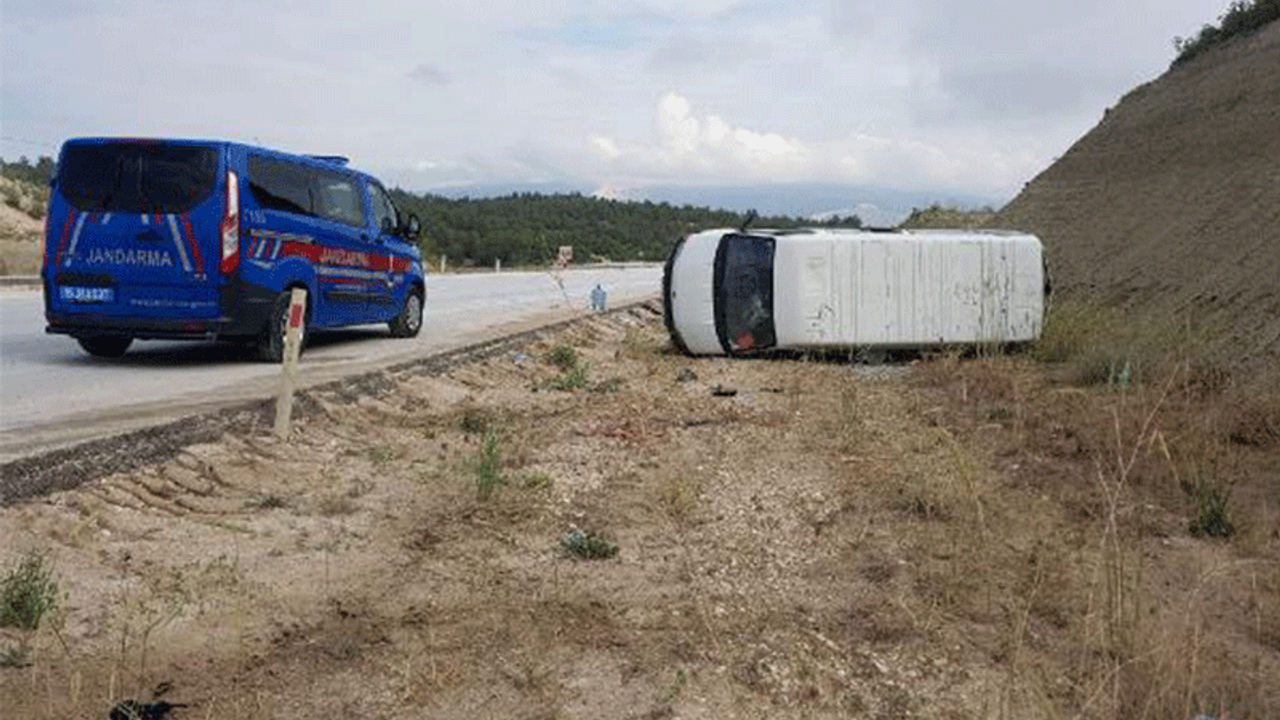 İşçi servisi devrildi: 9 yaralı