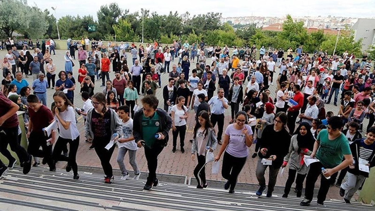 1 milyon öğrenci daha iyi bir lise için ter döktü