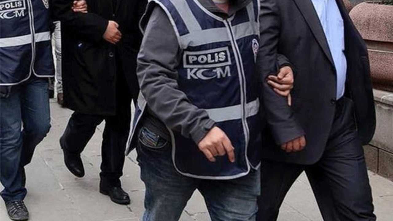 Eski emniyet müdürü ve 16 polise gözaltı