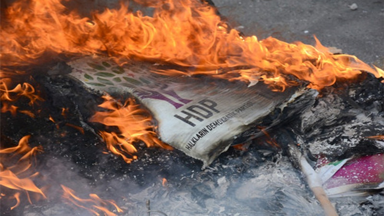 HDP Bolu il binası ateşe verilmek istendi