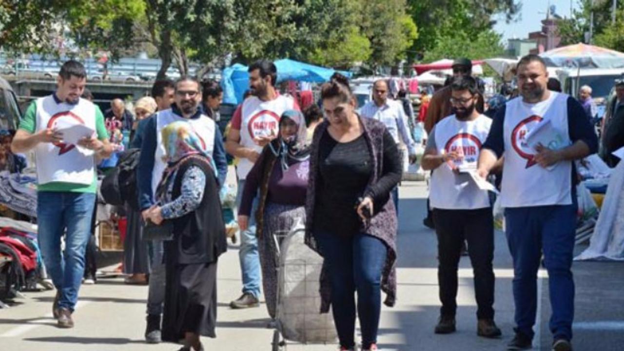 Makina Mühendisleri Hayır için sokakta