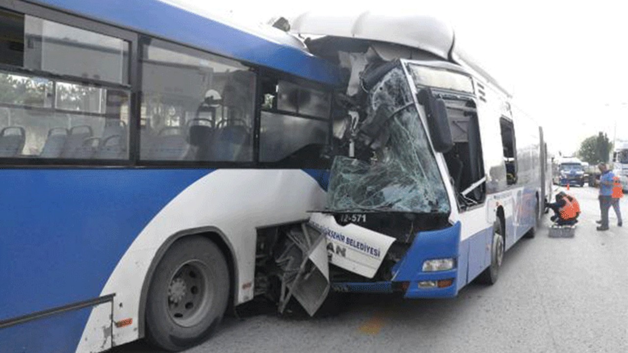 Ankara'da iki belediye otobüsü çarpıştı: 1 ölü, 16 yaralı