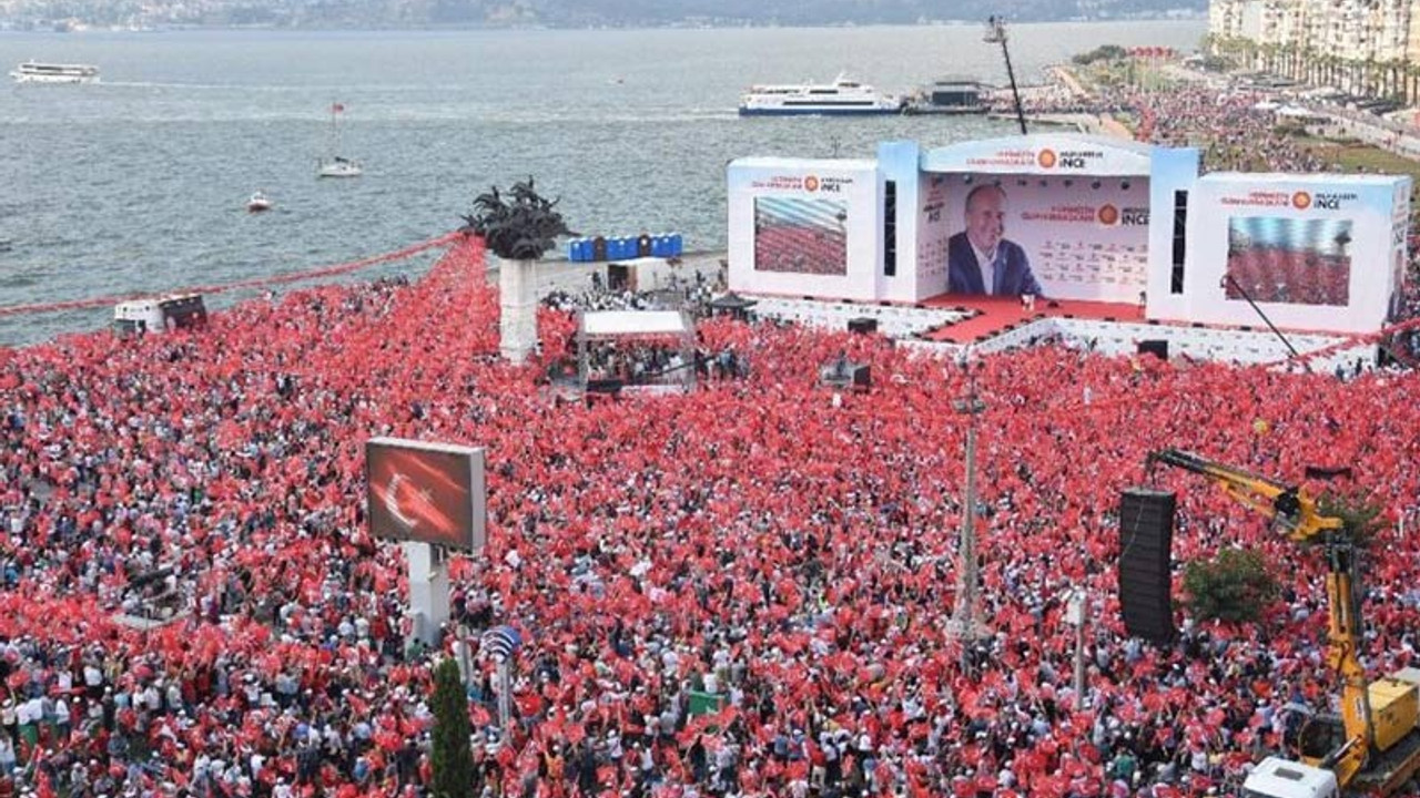 İzmir'de 4 kişiye 'Erdoğan'a hakaret' gözaltısı