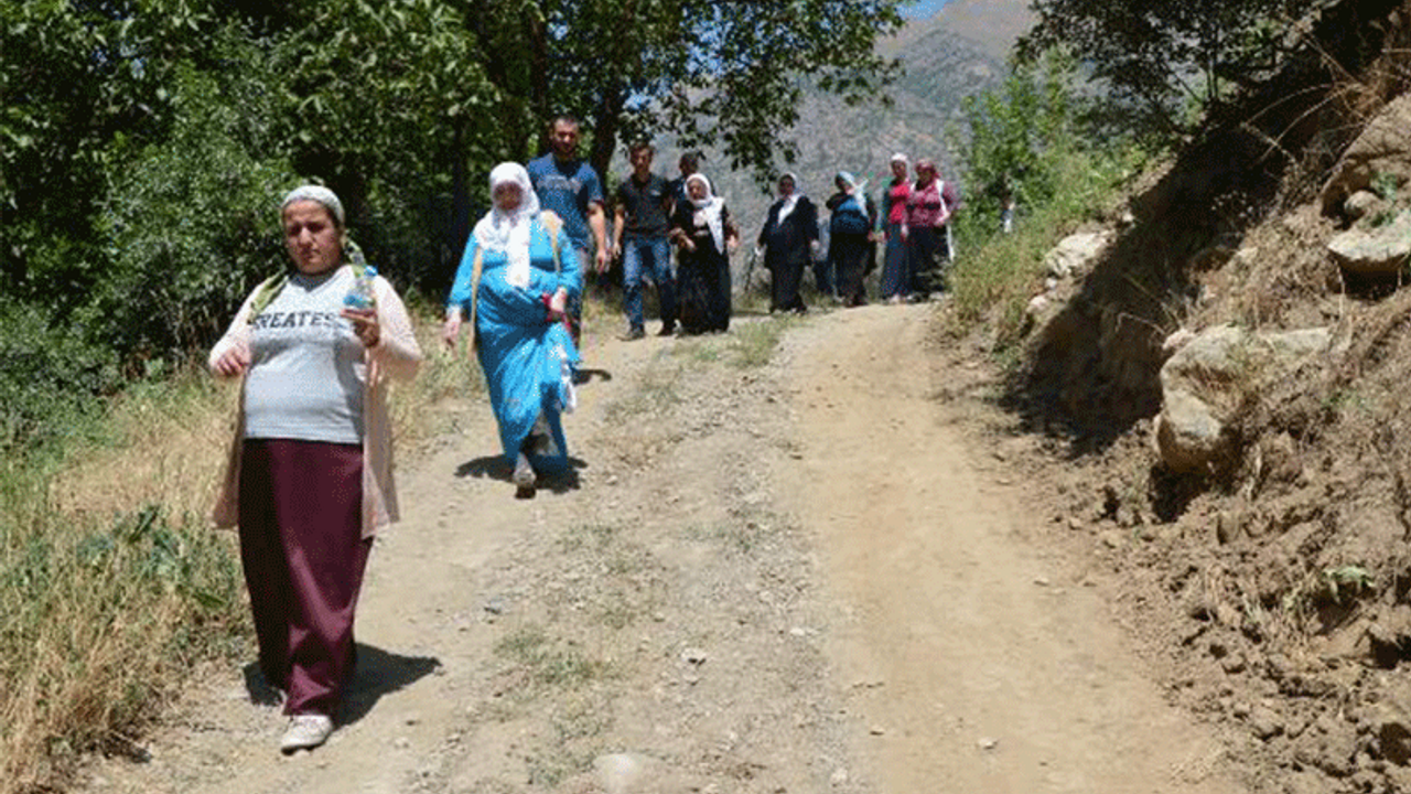 Taşımalı işkence: Oy için 10 kilometre yürüdüler