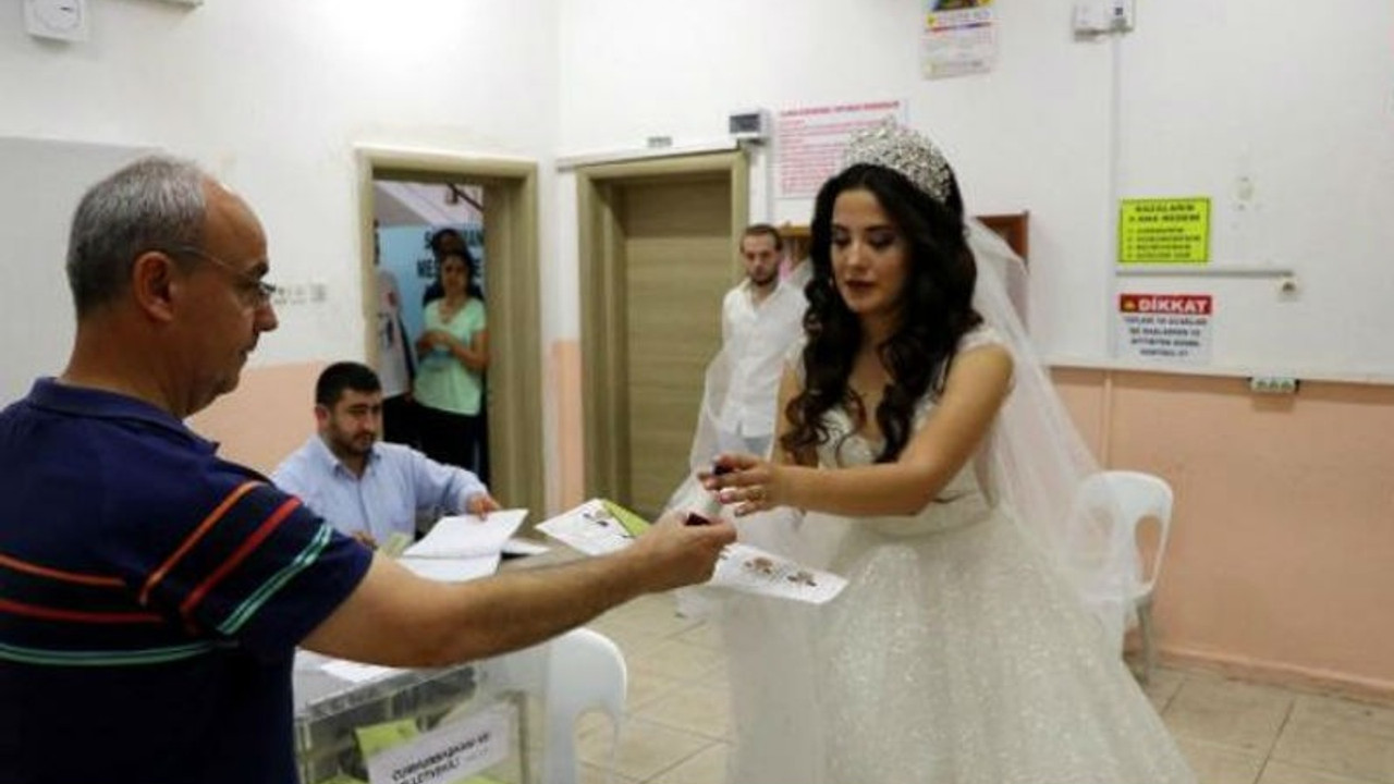 Damat İstanbul'da, gelin Tekirdağ'da oy kullandı