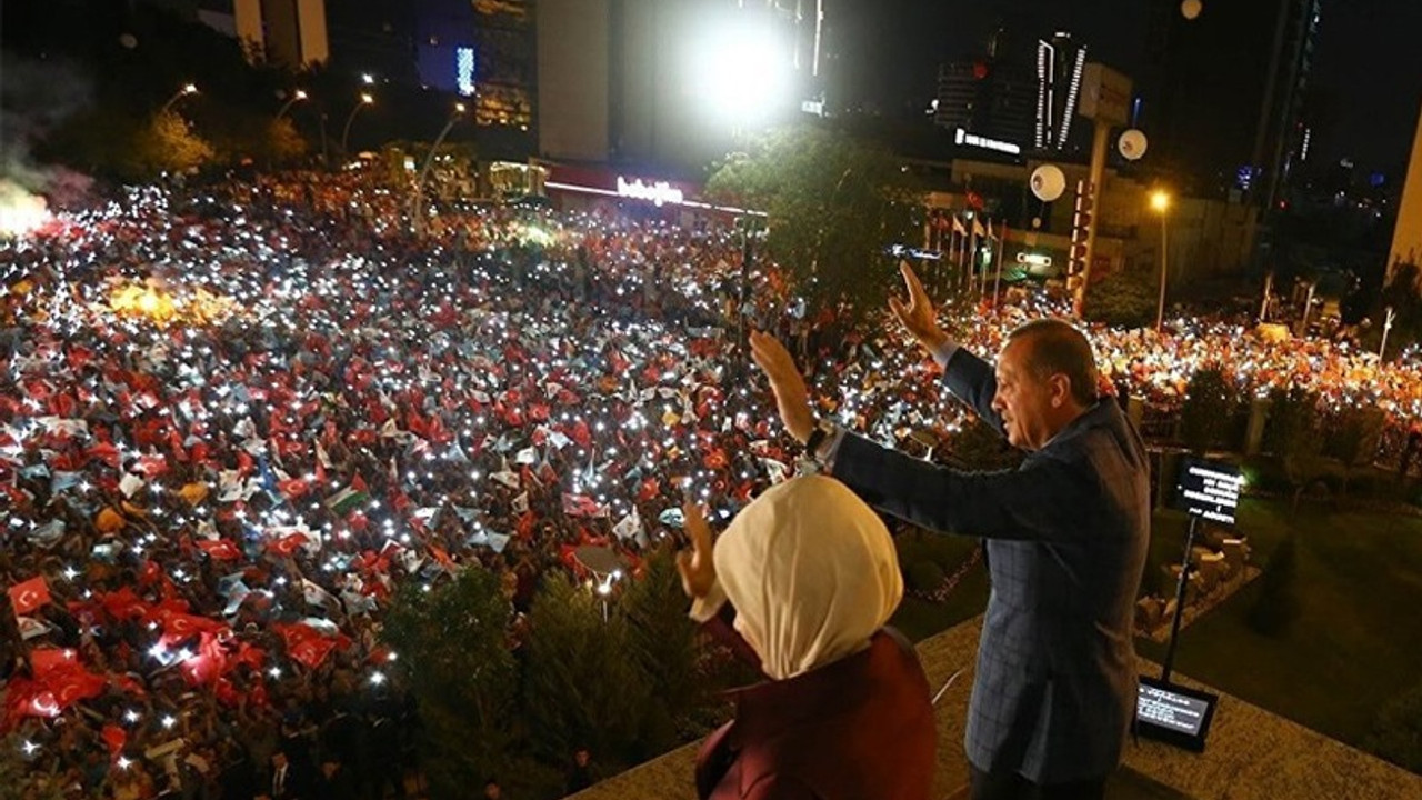 '15 yıllık iktidar Erdoğan'ın paşavari kaprislerini besledi'