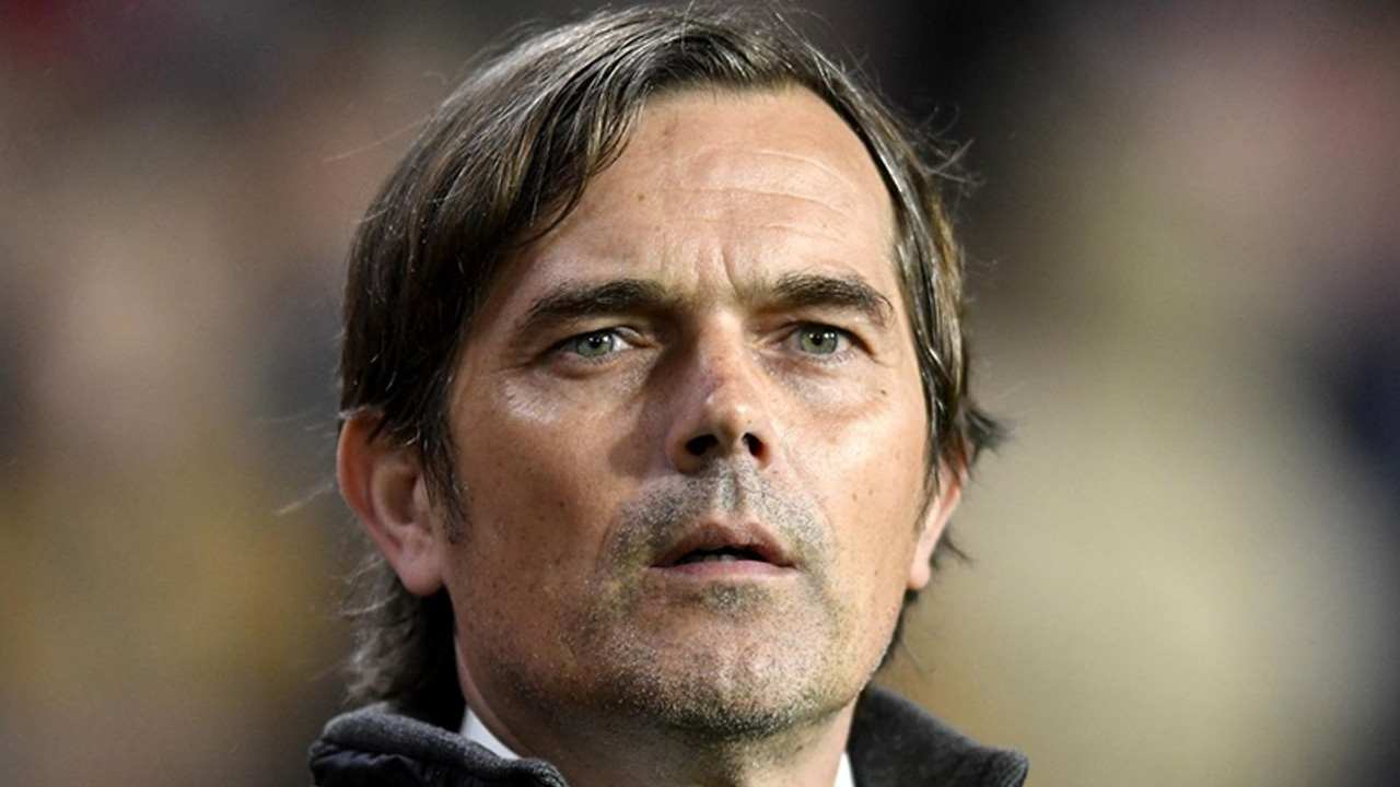 Fenerbahçe Phillip Cocu için imza töreni düzenliyor