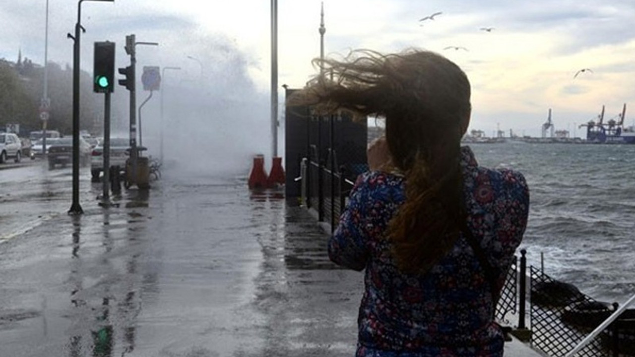 'Fırtınada banyo yapmayın, duraklardan uzak durun'