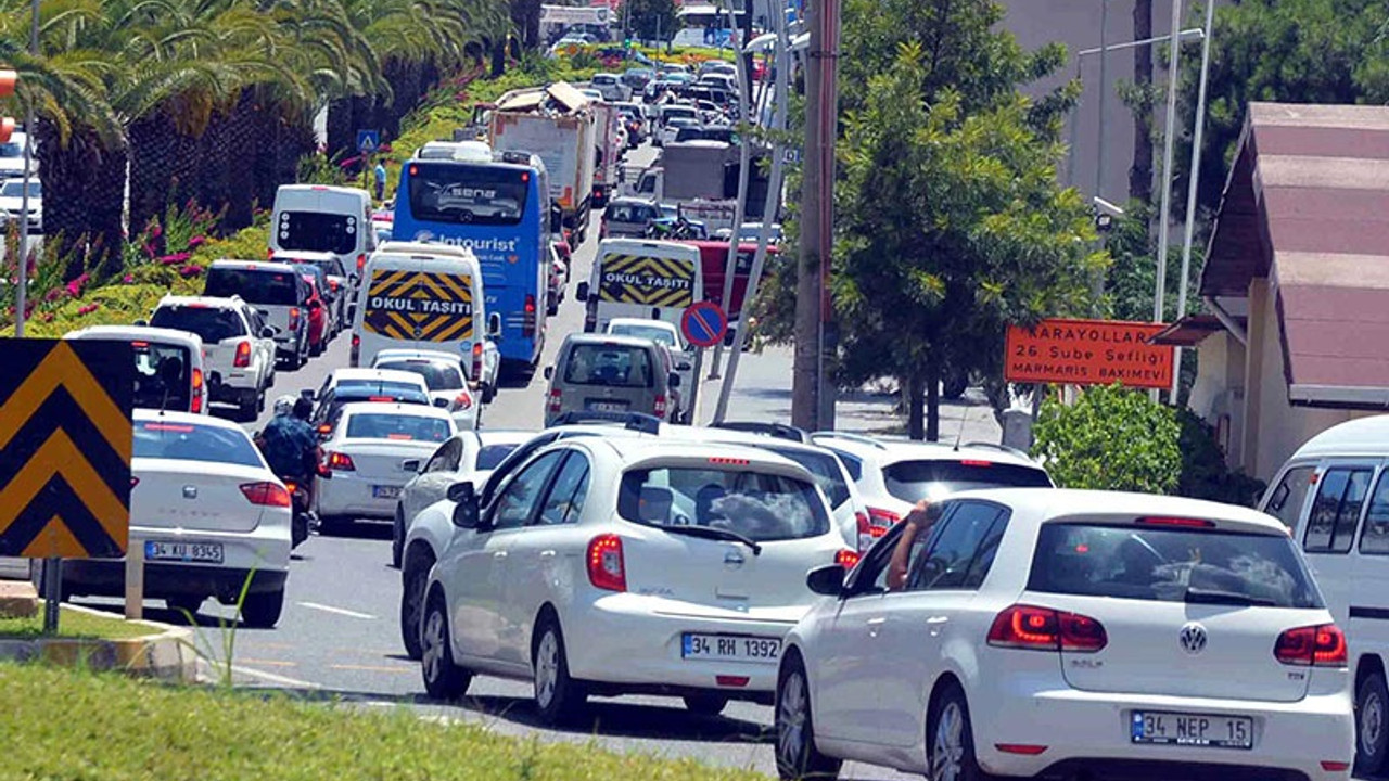 Seçim ve sınavlar bitti, tatilciler yollara düştü