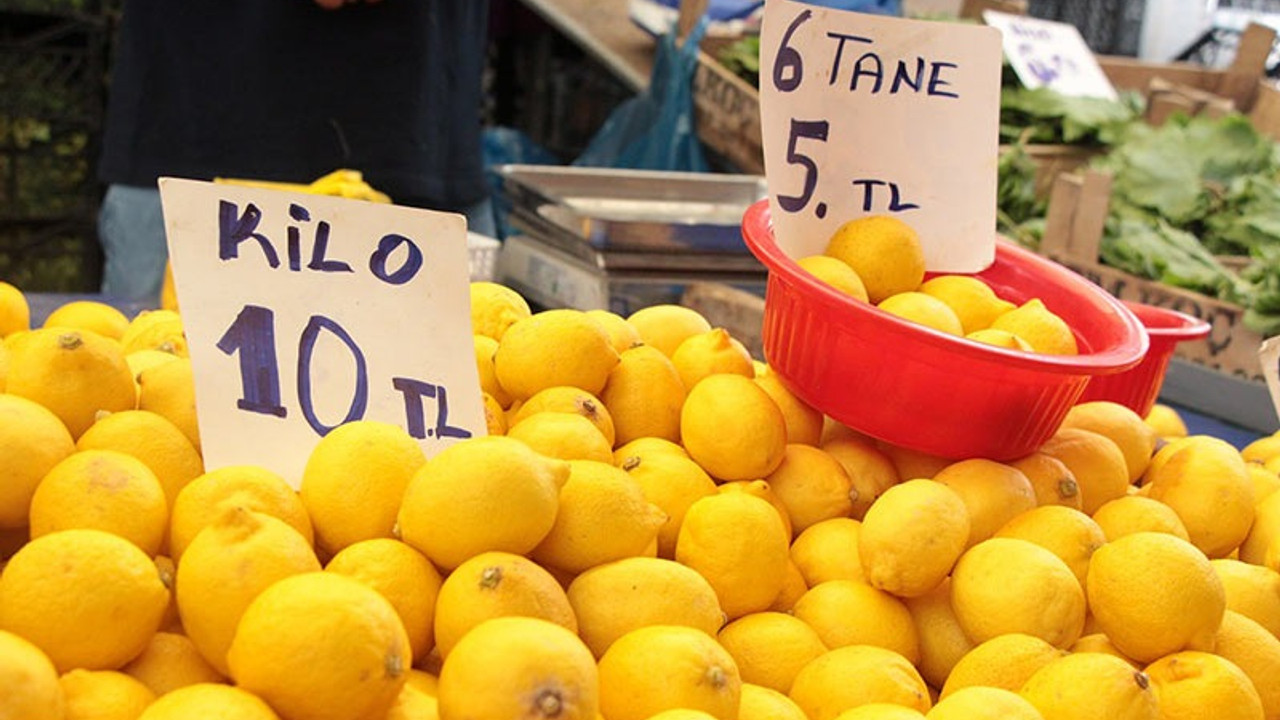 Pazara gidenin yüzü ekşiyor: 6 limon 5 lira