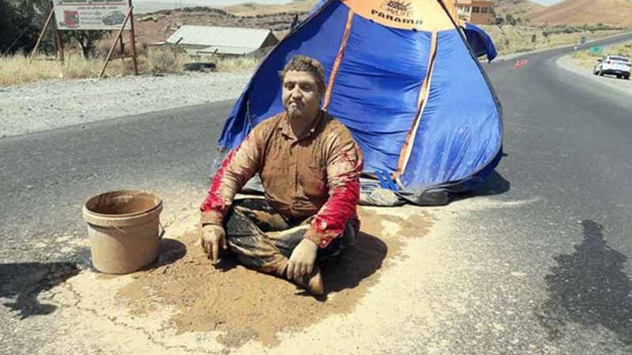 Hatalı yolun neden olduğu ölümlere ilginç protesto