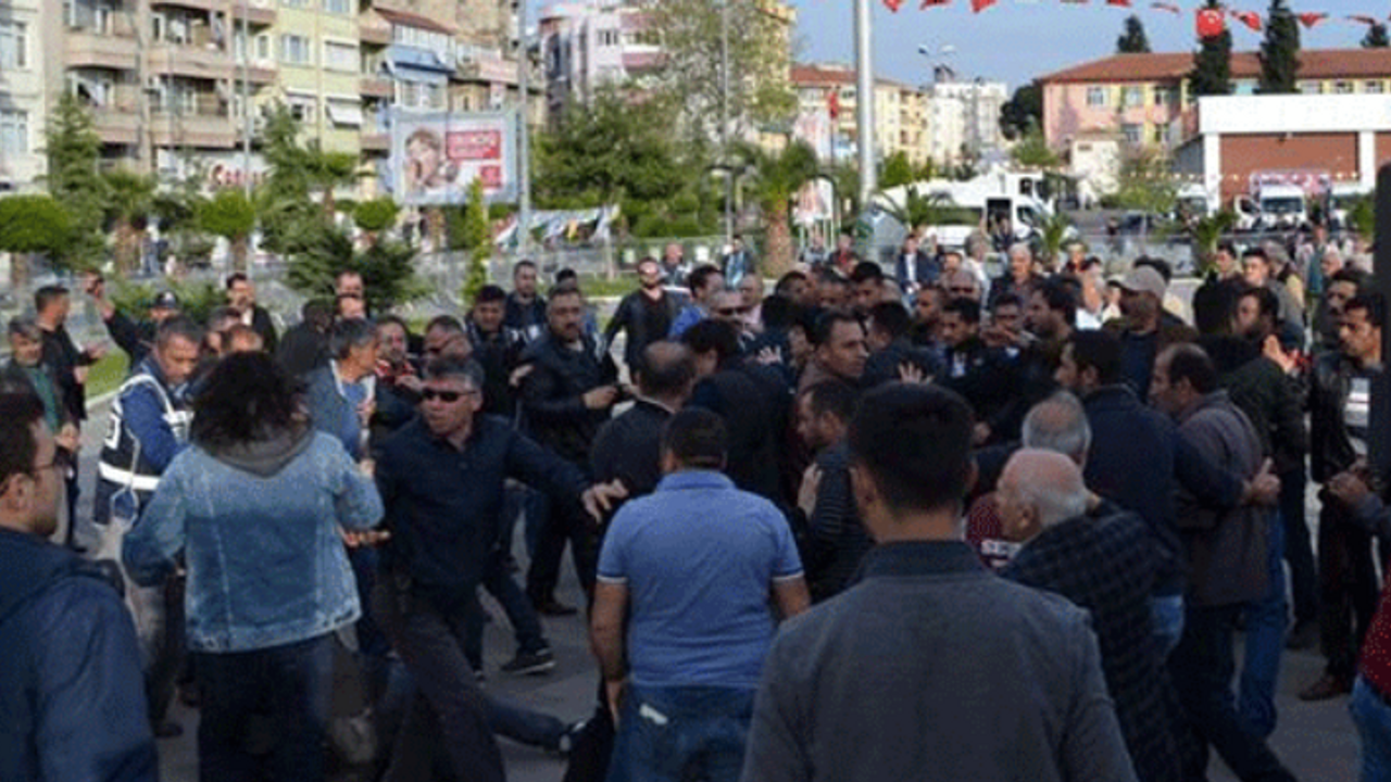 HDP mitingine satırlı saldırı