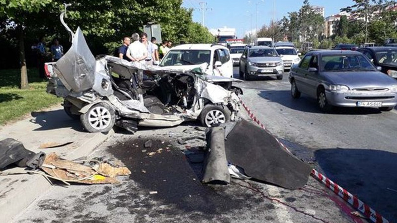 İstanbul'da kaza: 2 ölü 1 yaralı