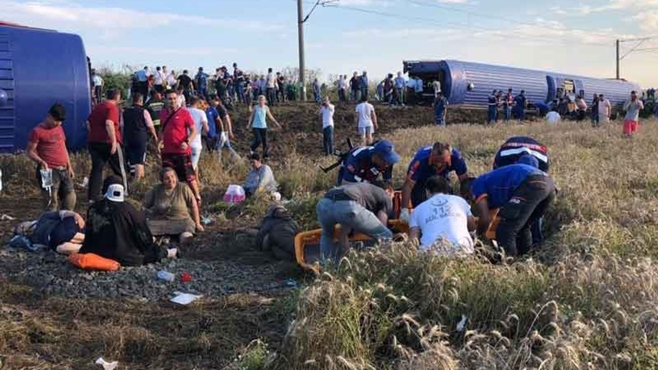 Çorlu'da tren vagonları devrildi: 10 ölü 73 yaralı