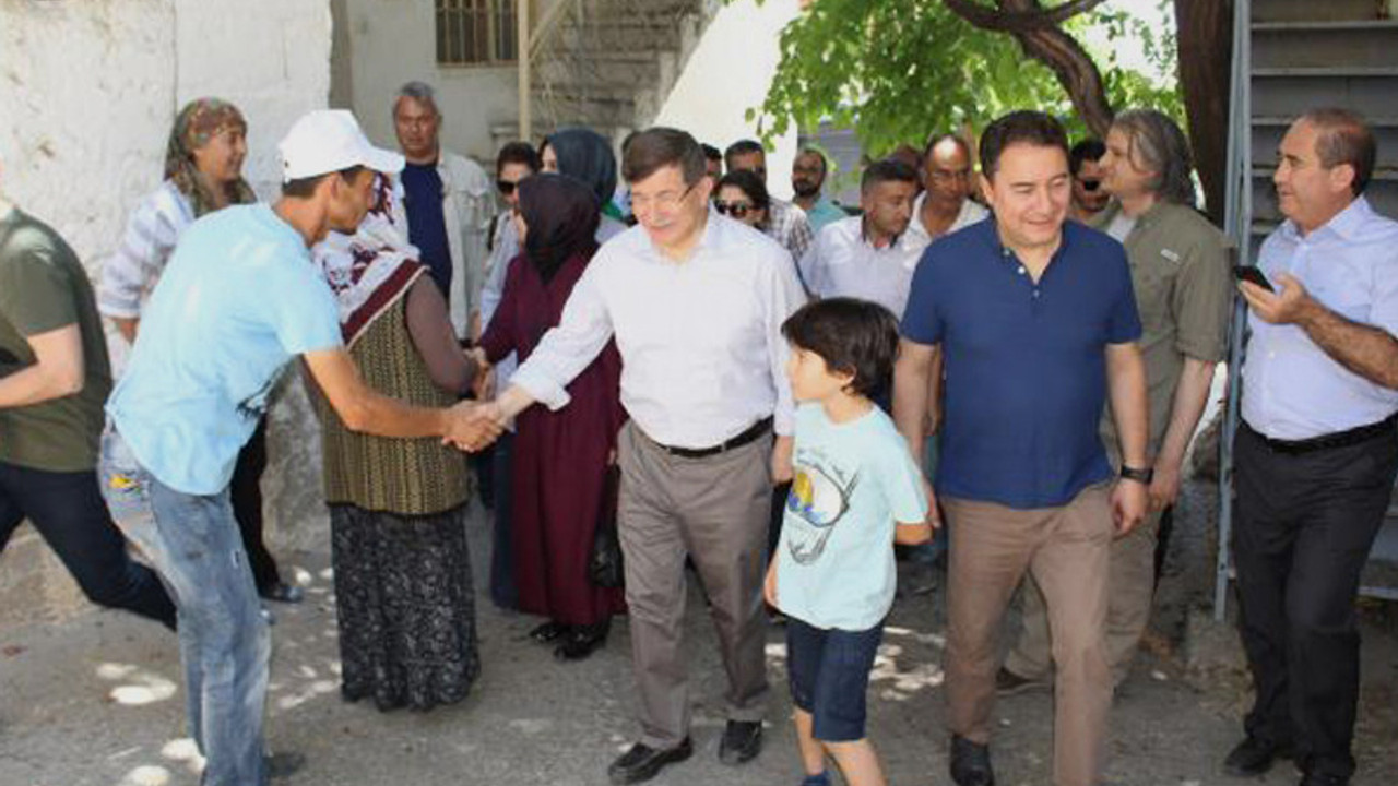 Erdoğan yemin ederken Davutoğlu ve Babacan geziyordu