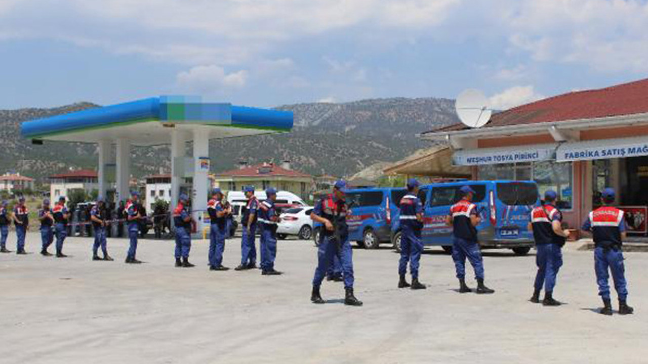 Sekiz kişilik basın açıklamasına 40 jandarma