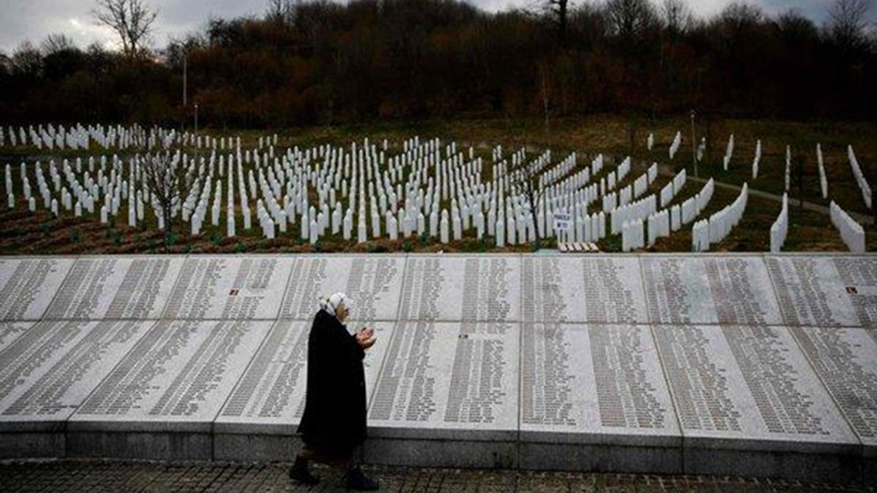 Srebrenitsa Soykırımı'nda hayatını kaybedenler anılıyor